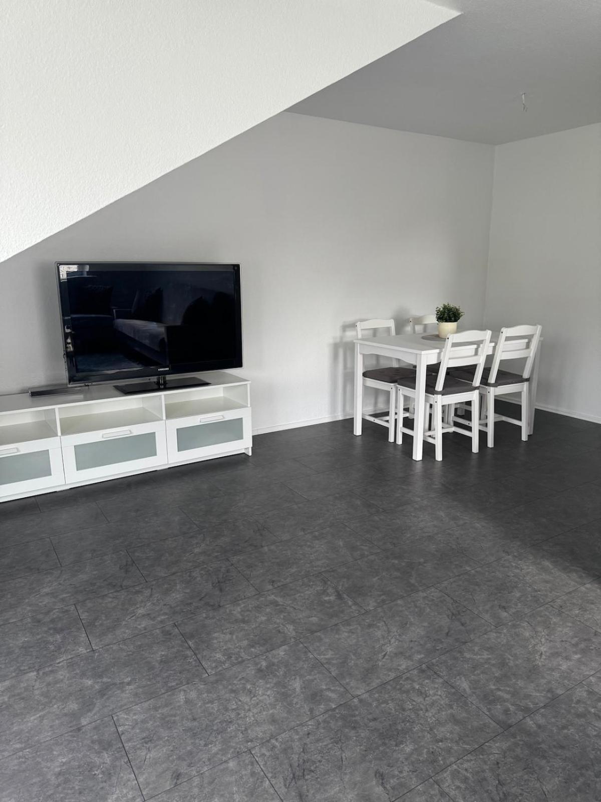 Komplett Neu Renovierte Wohnung!