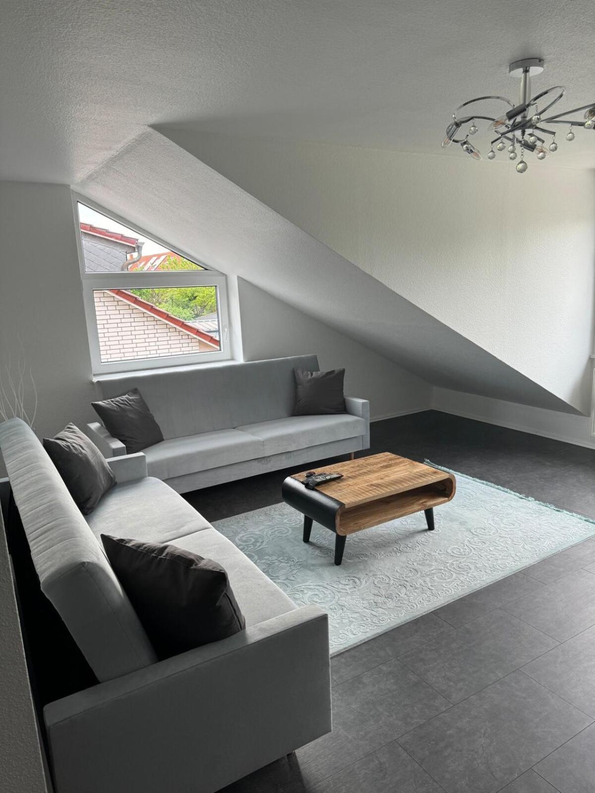 Komplett Neu Renovierte Wohnung! *