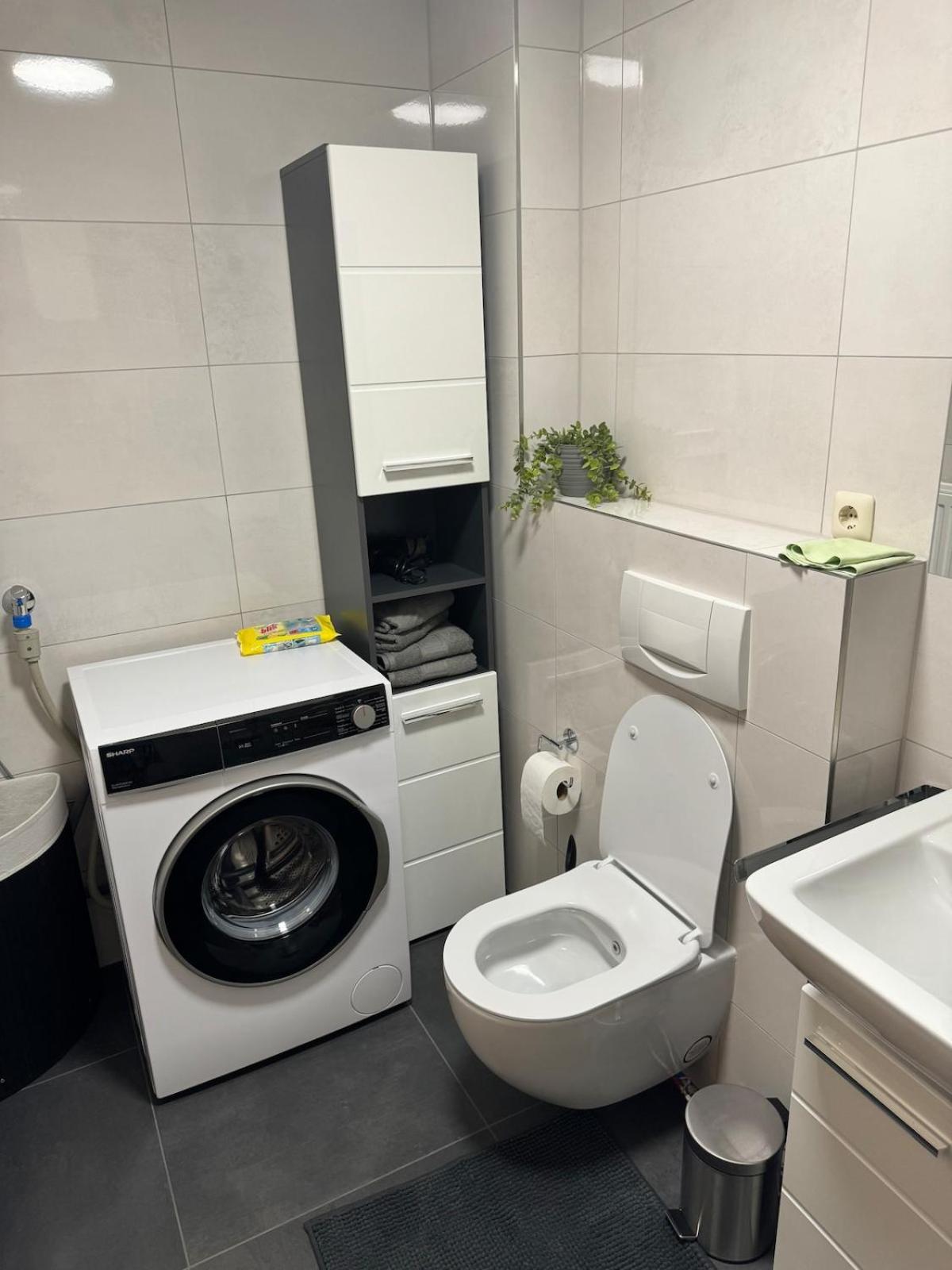 Apartment Komplett Neu Renovierte Wohnung! Hannover